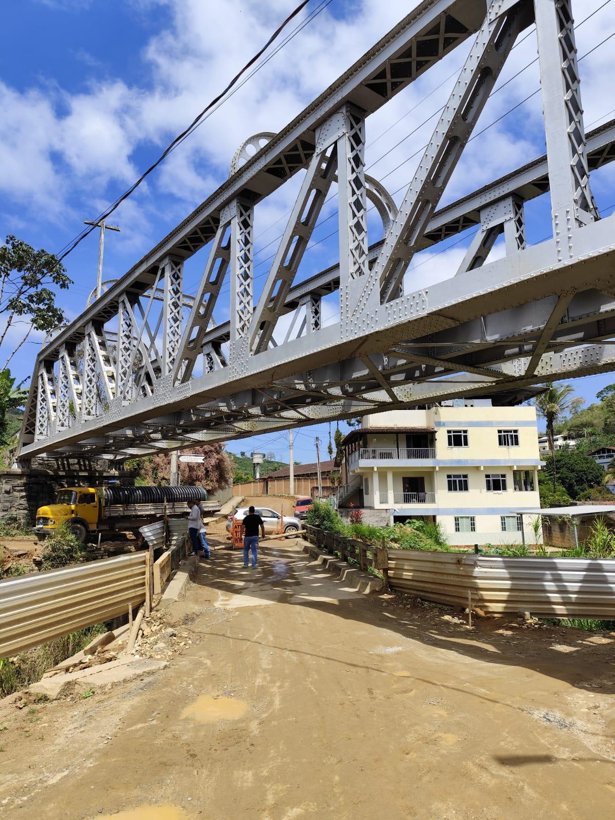 Ponte sovre o rio Novo no distrito de Jaciguá será demolida para construção de nova estrutura mais ampla e moderna.