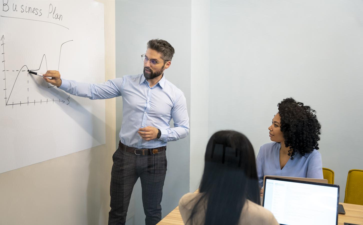 Vai dar bom no Enem: live reúne professores e MC para turbinar revisão dos capixabas