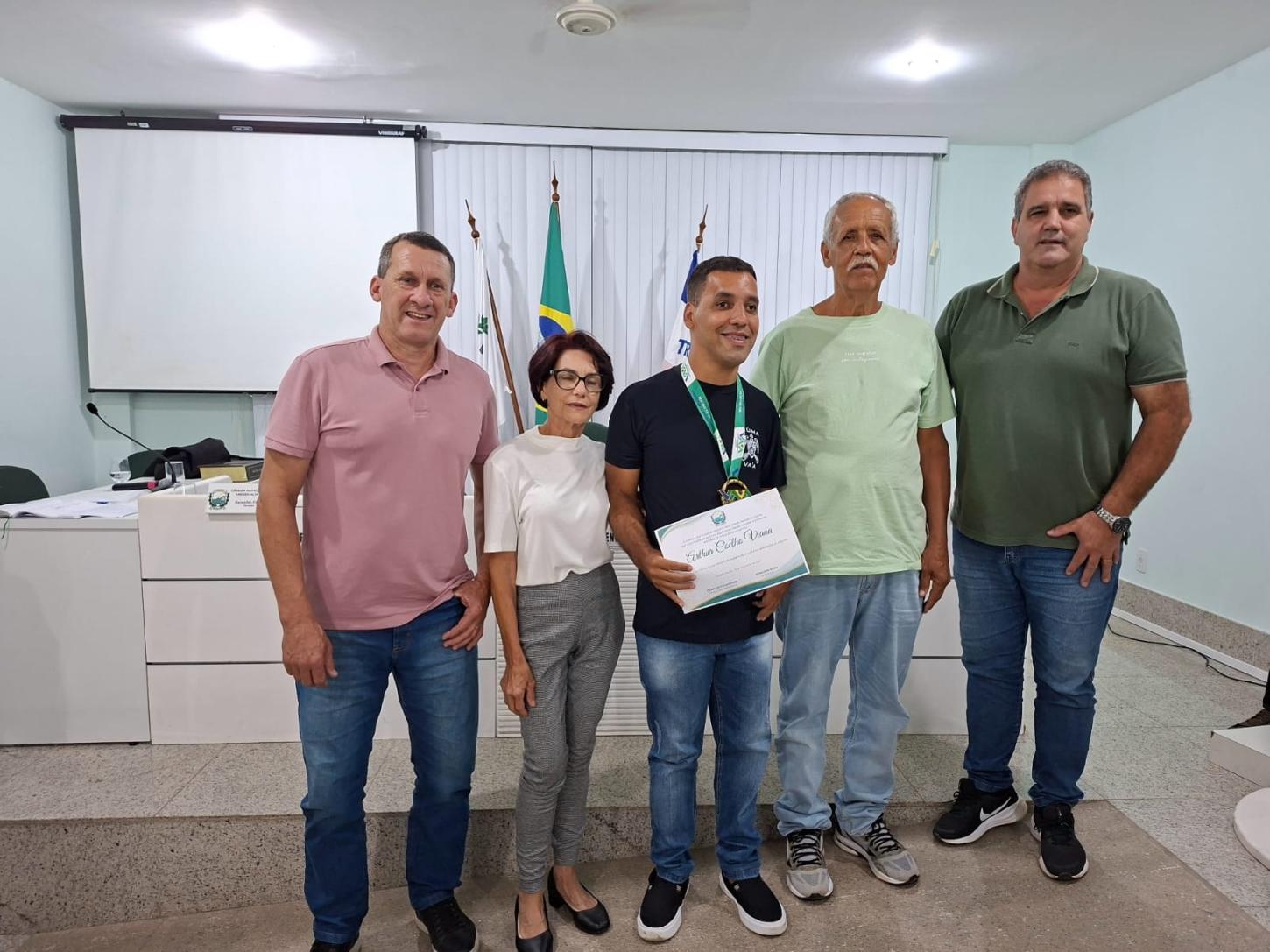 Campeão que superou a medicina emociona Vargem Alta