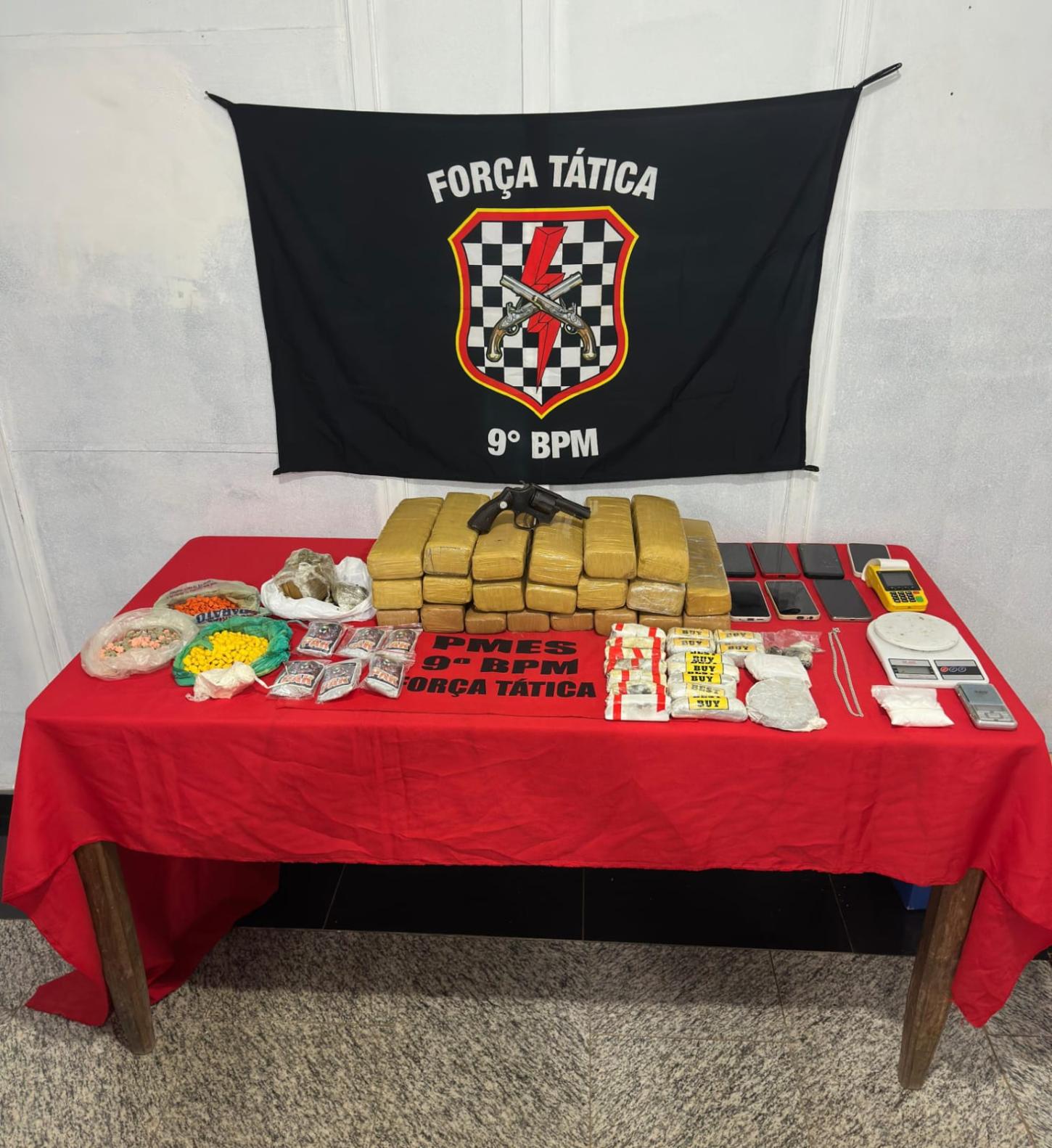 Força Tática apreende grande arsenal de drogas em Cachoeiro em uma das maiores operações do ano