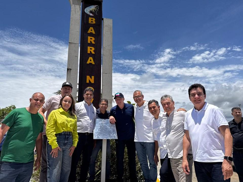 Governo entrega trecho da ES-010 e avança obras em Guriri