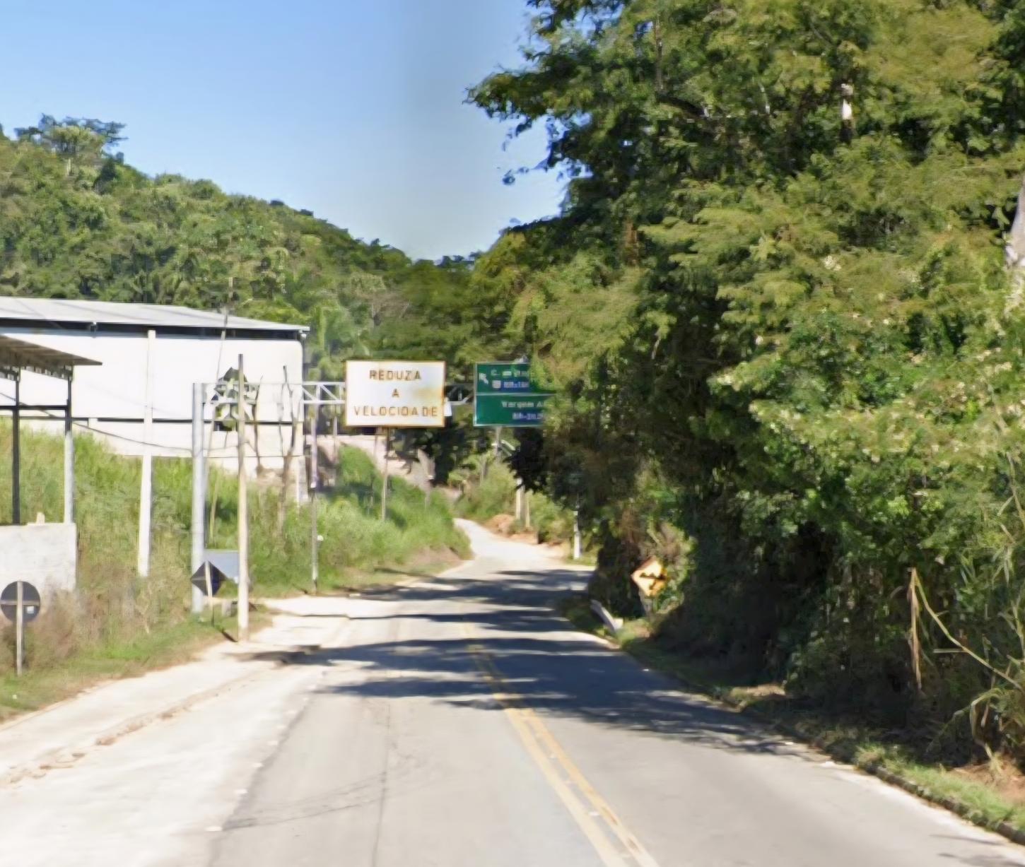 Motociclista fica ferido após colisão com carro na rodovia em Jaciguá
