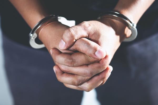 Pai é preso após estupro e  morte de bebê de 9 meses dentro de casa