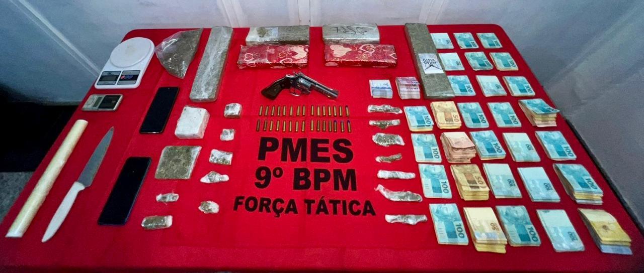 Polícia prende dupla com R$ 27 mil, drogas e arma em operação da Força Tática em Cachoeiro
