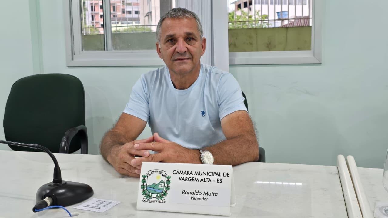 Vereador Ronaldinho solicita pavimentação no entorno do campo da comunidade de Paraíso, Vargem Alta