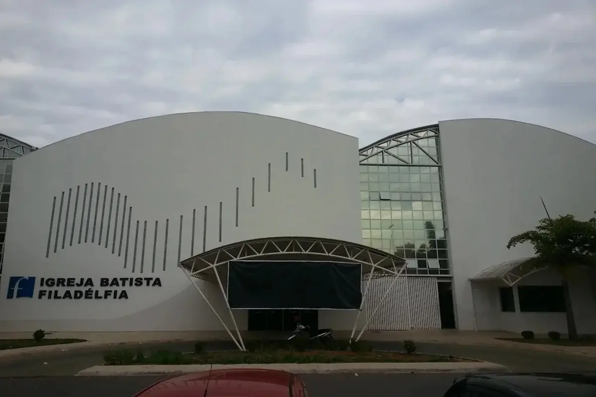 Abuso em igreja: jovens se escondiam no banheiro para fugir de líder