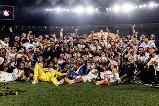 Corinthians cala o Maracanã, vence o Vasco e conquista a Copa do Brasil 2025