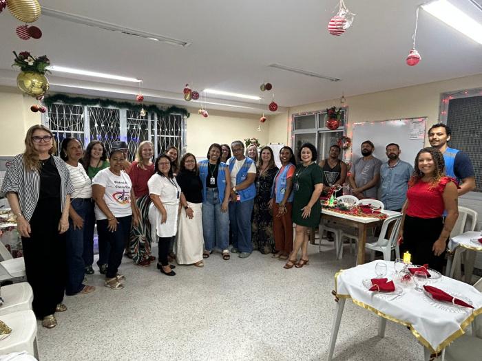 Creas Bento Ferreira promove ceia natalina e leva acolhimento a pessoas em situação de rua em Vitória
