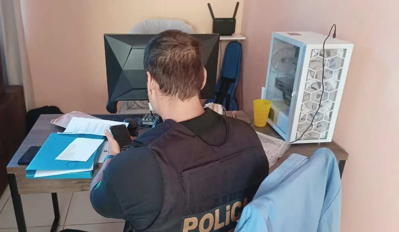 PF faz operação no Sul do ES contra pornografia infantil e apreende dispositivos