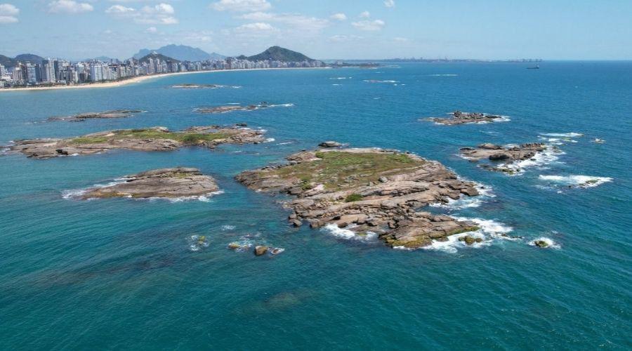 Prefeitura de Vila Velha reúne barqueiros para orientar passeios às ilhas na alta temporada de verão