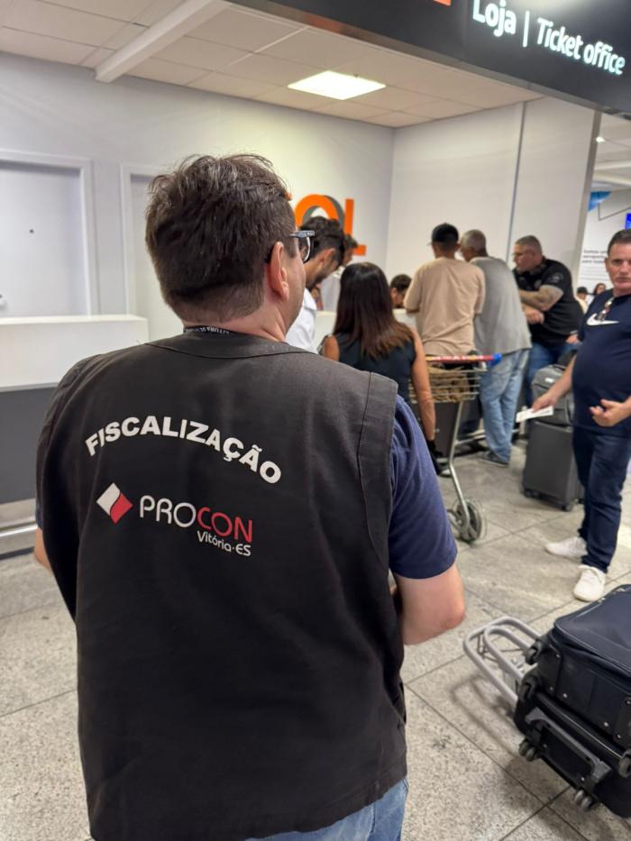 Procon Vitória realiza fiscalização junto a companhias aéreas após denúncia de irregularidades