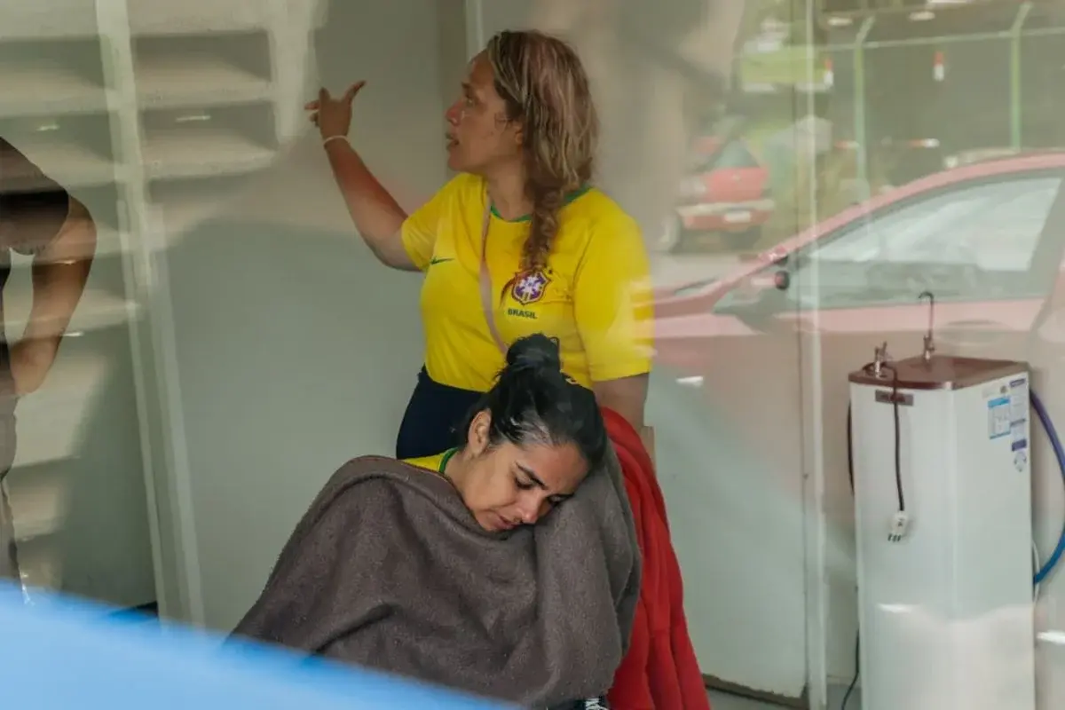 Ao menos 4 pessoas seguem internadas após raio atingir ato político no DF