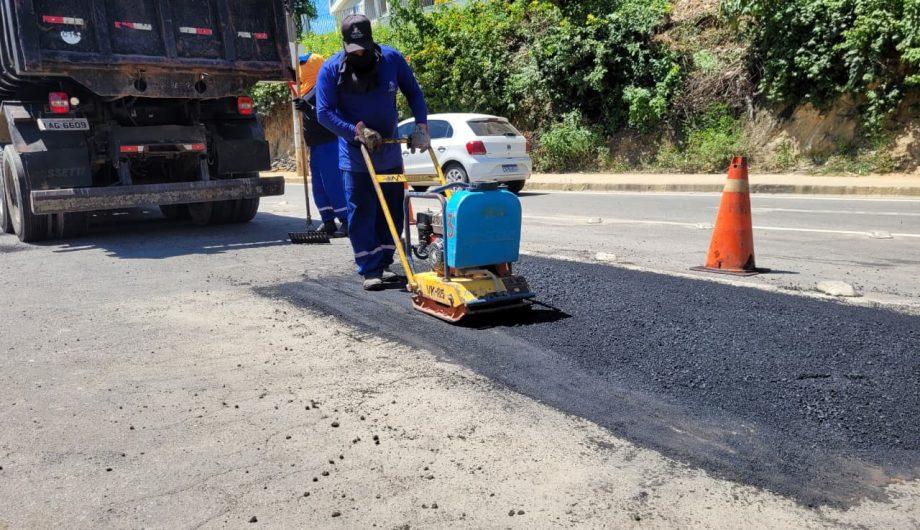 Prefeitura de Cachoeiro realiza operação tapa-buracos na Linha Vermelha