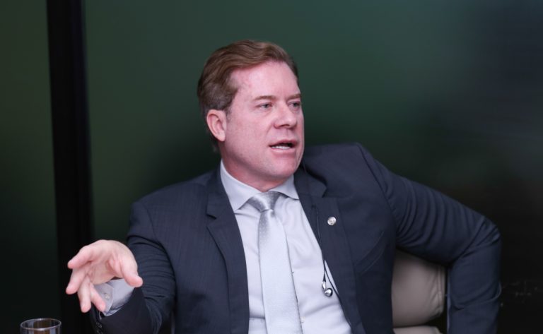 Projeto cria programa de incentivos fiscais para empresas que usarem energia renovável