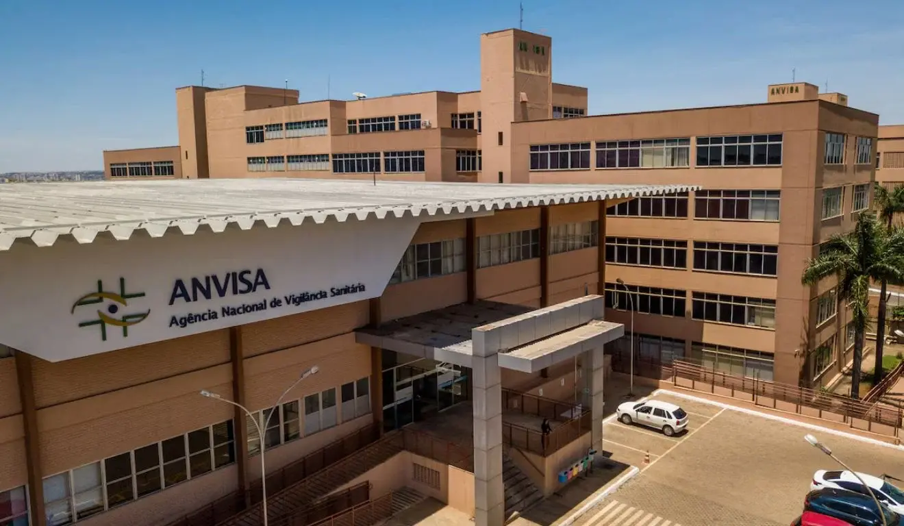 Anvisa proíbe venda de leite condensado e dois suplementos após risco à saúde