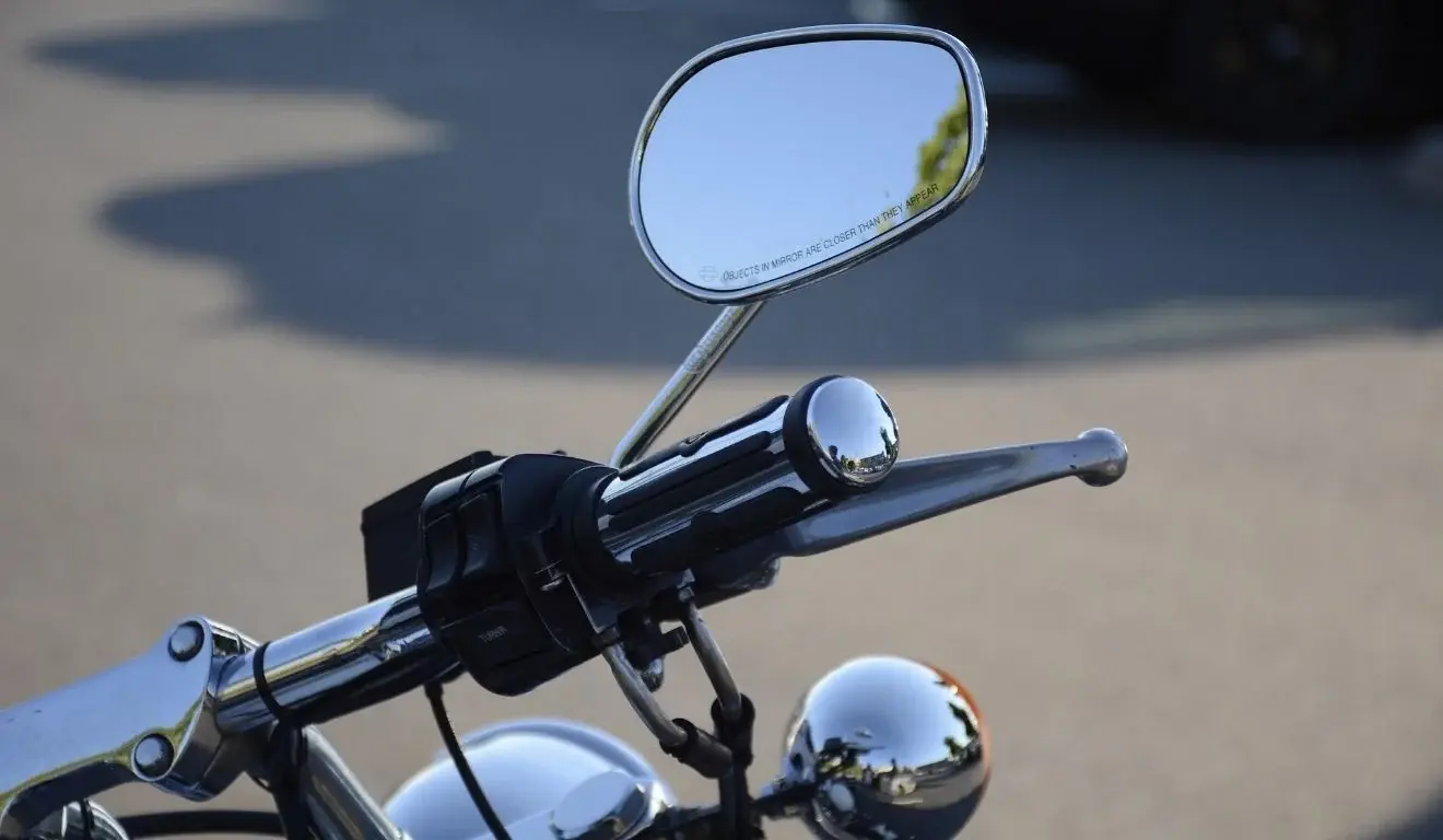 Motociclista morre após ser atropelado por caminhão no Sul do ES