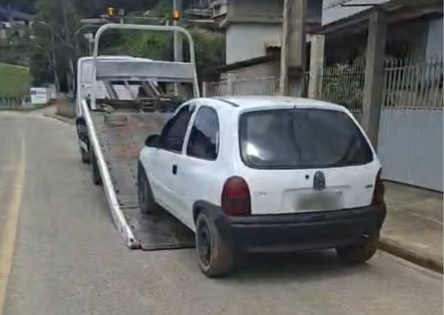 PM identifica por câmeras e apreende carro após manobras perigosas em Jaciguá