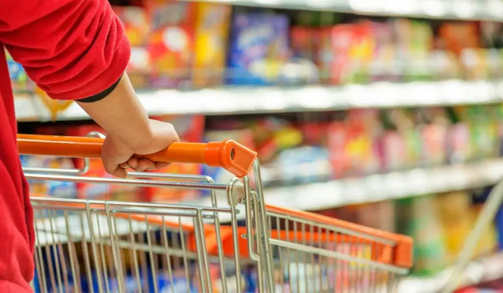 Supermercados que abrirem aos domingos poderão ser multados no ES; entenda a regra