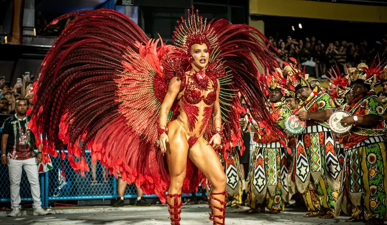 Virginia Fonseca estreia como rainha de bateria no carnaval do Rio: “Foi ótimo”