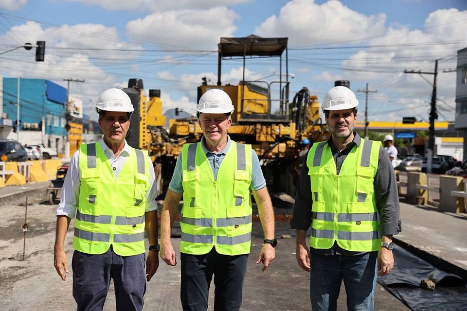 Casagrande anuncia novas estações do Aquaviário e vistoria obras do Expresso GV