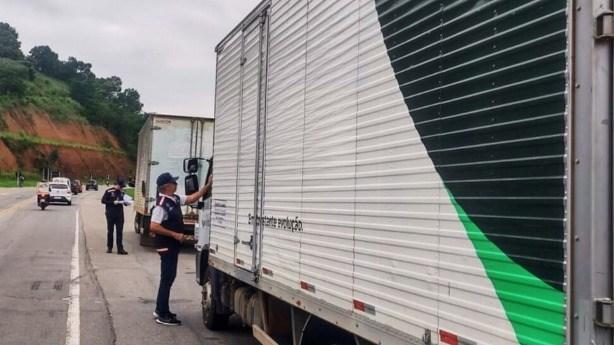 Fiscalização flagra irregularidades e recupera mais de R$ 63 mil em operação na ES-080