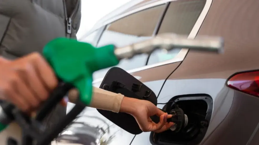 Gasolina já passa de R$ 6 e motoristas buscam preços mais baratos na Grande Vitória