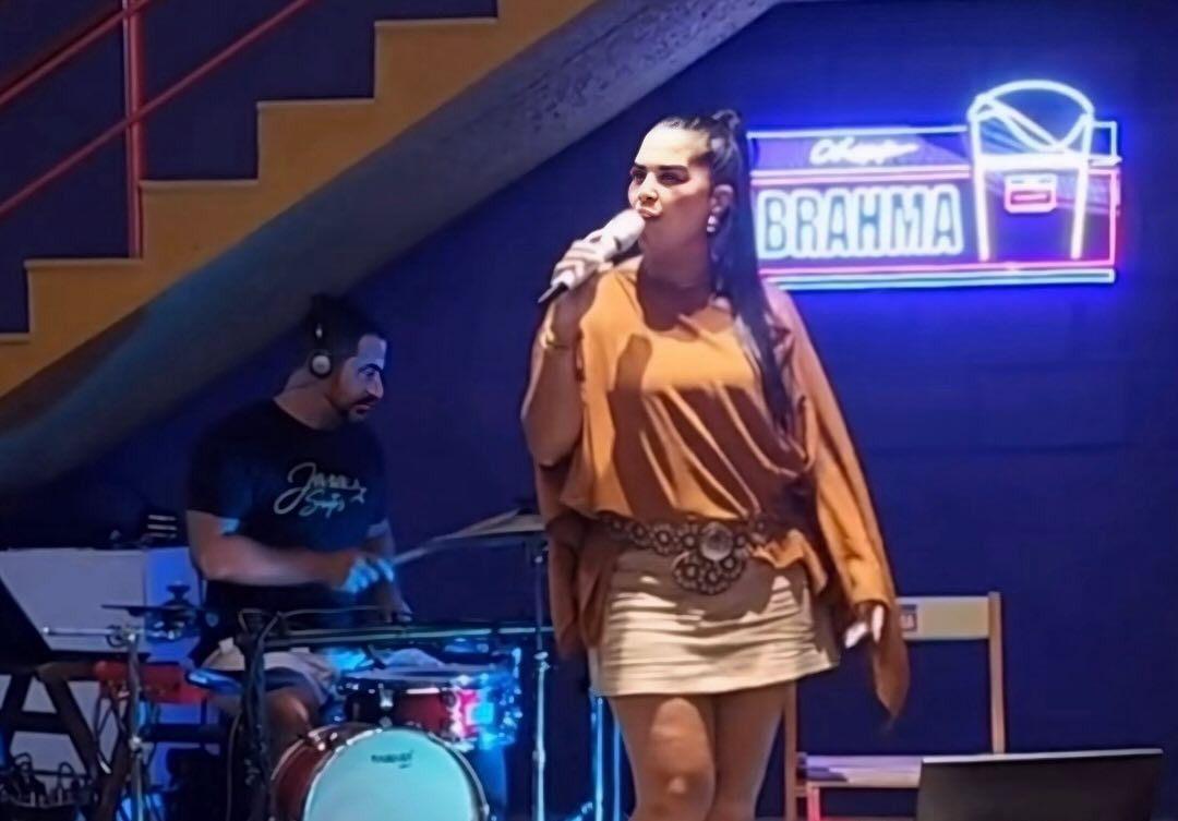 Show de Jana Santos anima a Praça Jerônimo Monteiro em homenagem ao Dia da Mulher
