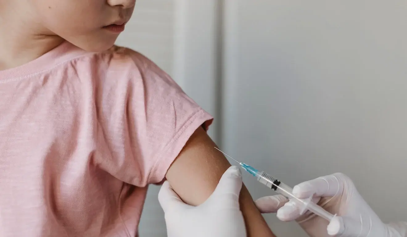 Vacinação contra gripe começa e público prioritário já pode se imunizar