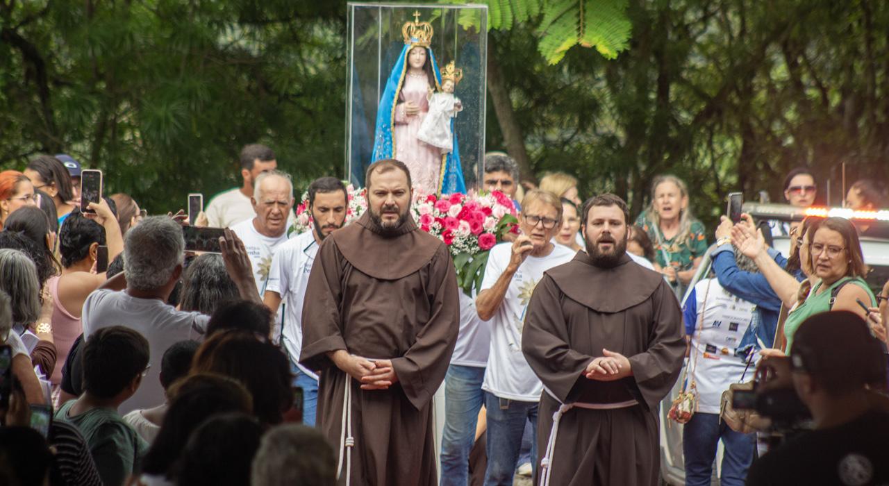 “Deus não abençoa nenhum conflito”, diz bispo na Festa da Penha 2026