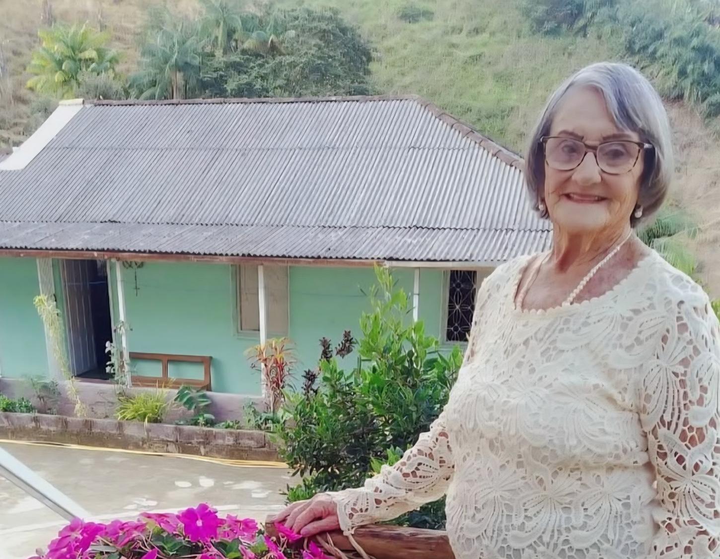 Jaciguá eterniza Dona Helena Marchetti em nova quadra de bocha