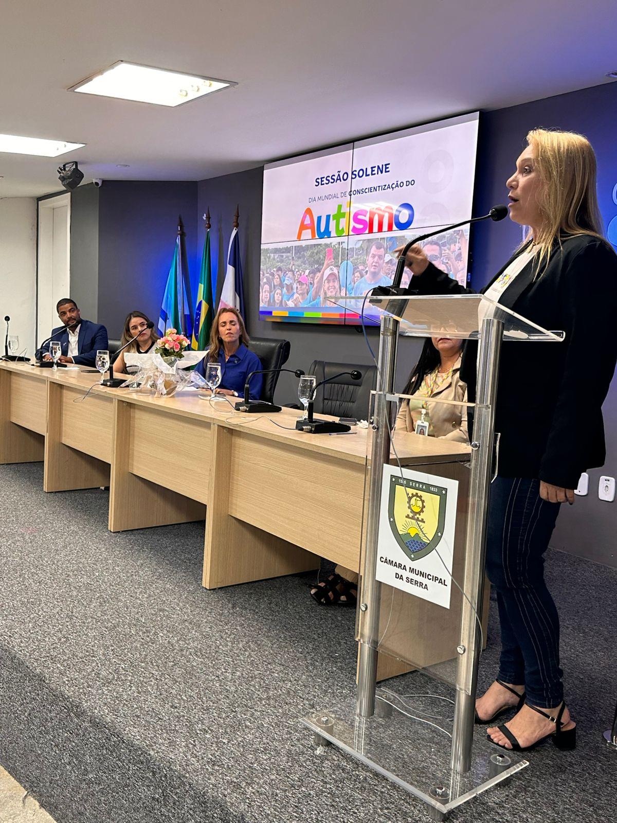 A sessão também destacou o papel das mães e familiares no cuidado diário e na luta por direitos. Foto: Divulgação