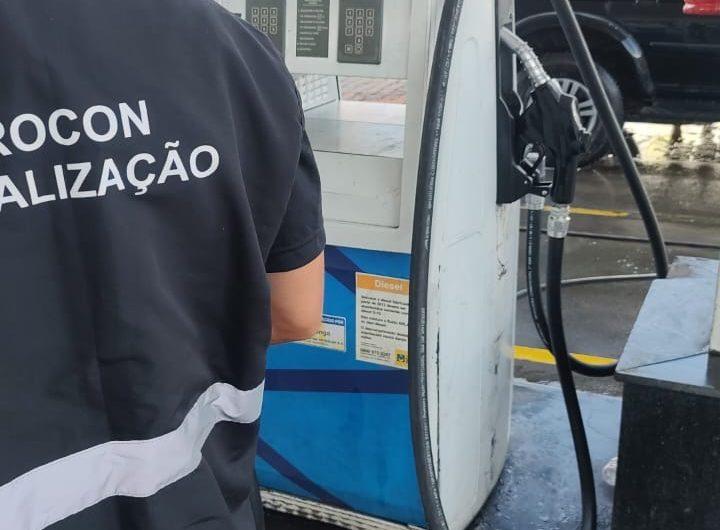 Procon autua posto por irregularidade em bomba de combustível em Cachoeiro
