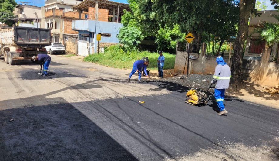 Tapa-buracos avança em Coramara e reforça manutenção viária em Cachoeiro