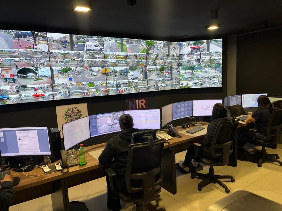 Totem com reconhecimento facial ajuda PM a prender foragido no Centro de Vitória