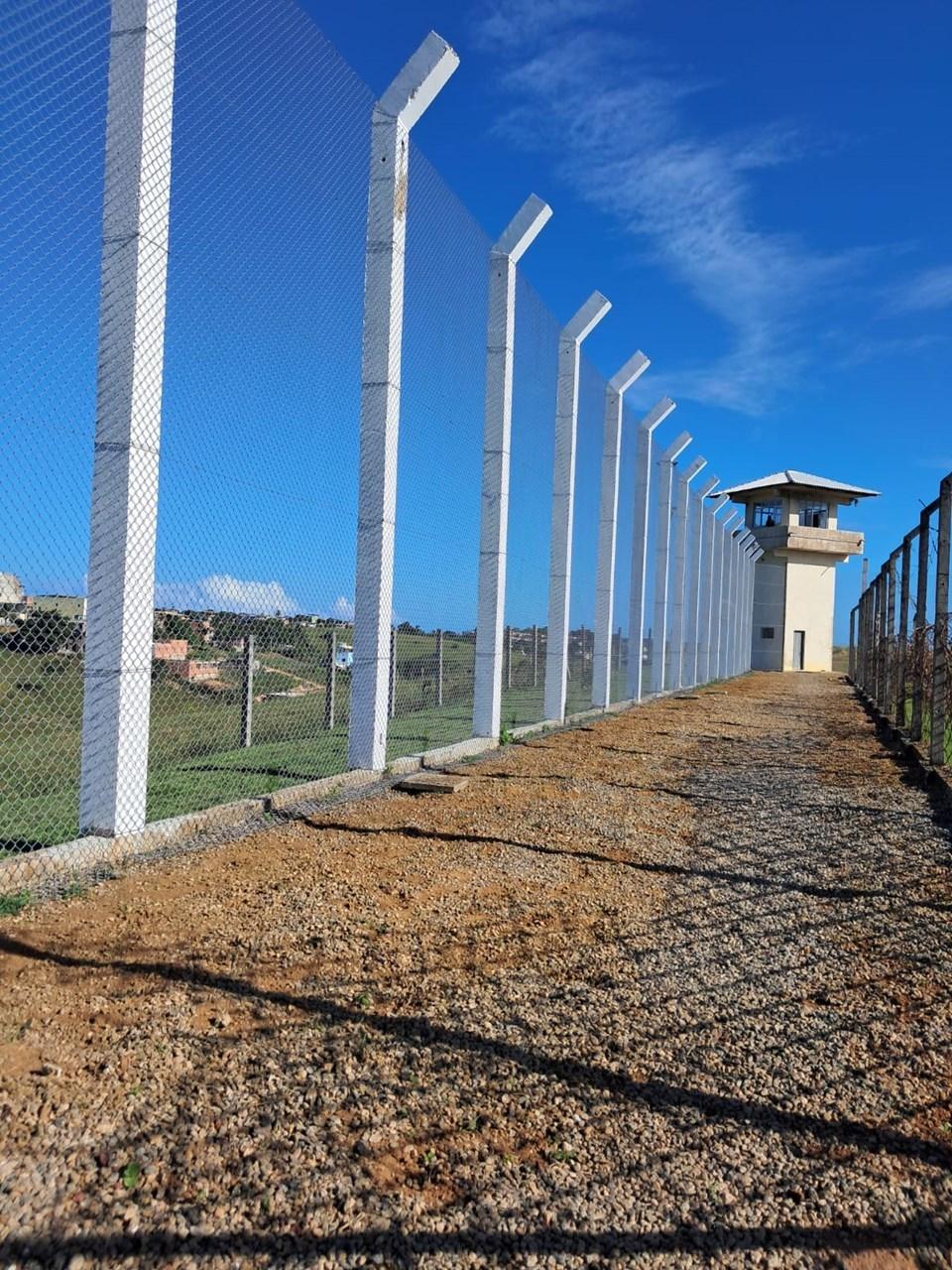 Alambrados produzidos por internos em Xuri reforçam segurança dos presídios no ES