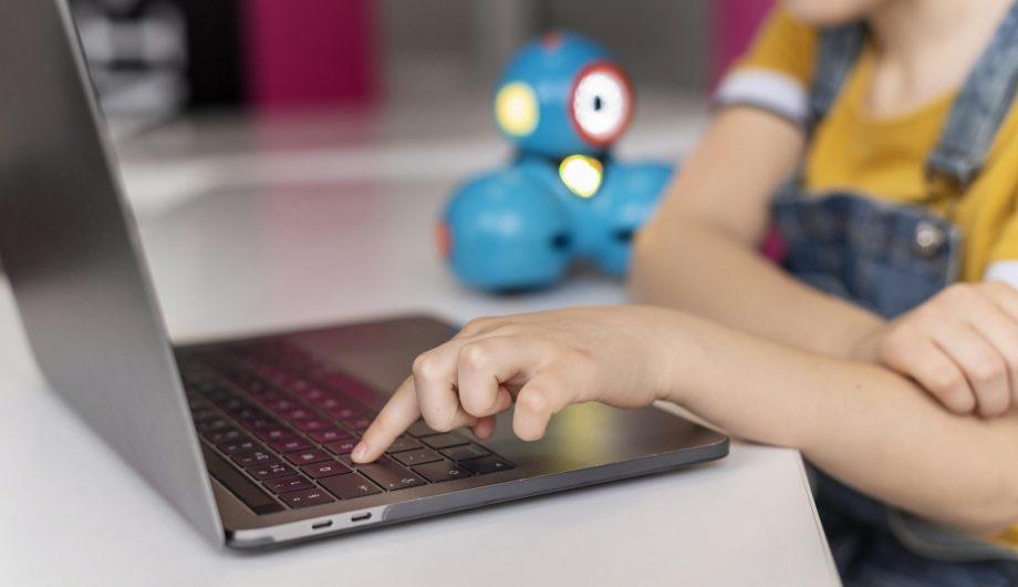 Cachoeiro cria regras para proteger alunos nas escolas e reforça combate ao cyberbullying