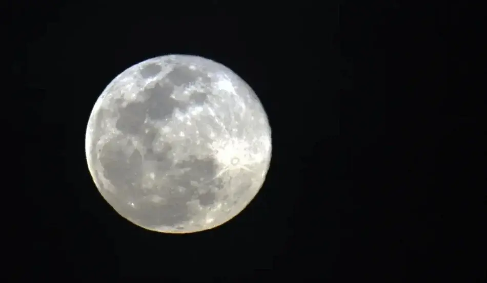 Céu de maio terá espetáculo raro com chuva de meteoros e “Lua Azul”