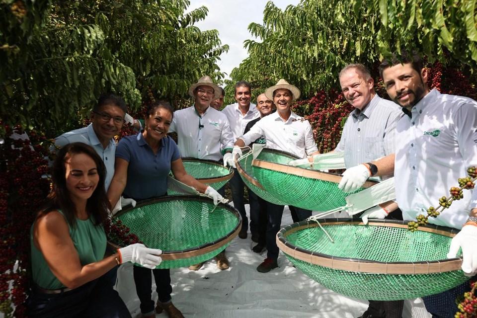 ES abre oficialmente safra 2026 do conilon e reforça liderança mundial do café capixaba