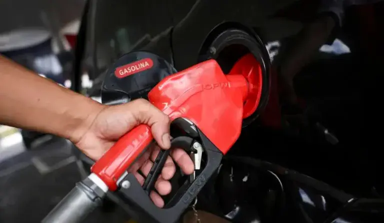 Governo fixa subvenção de R$ 0,44 por litro na gasolina após tensão internacional