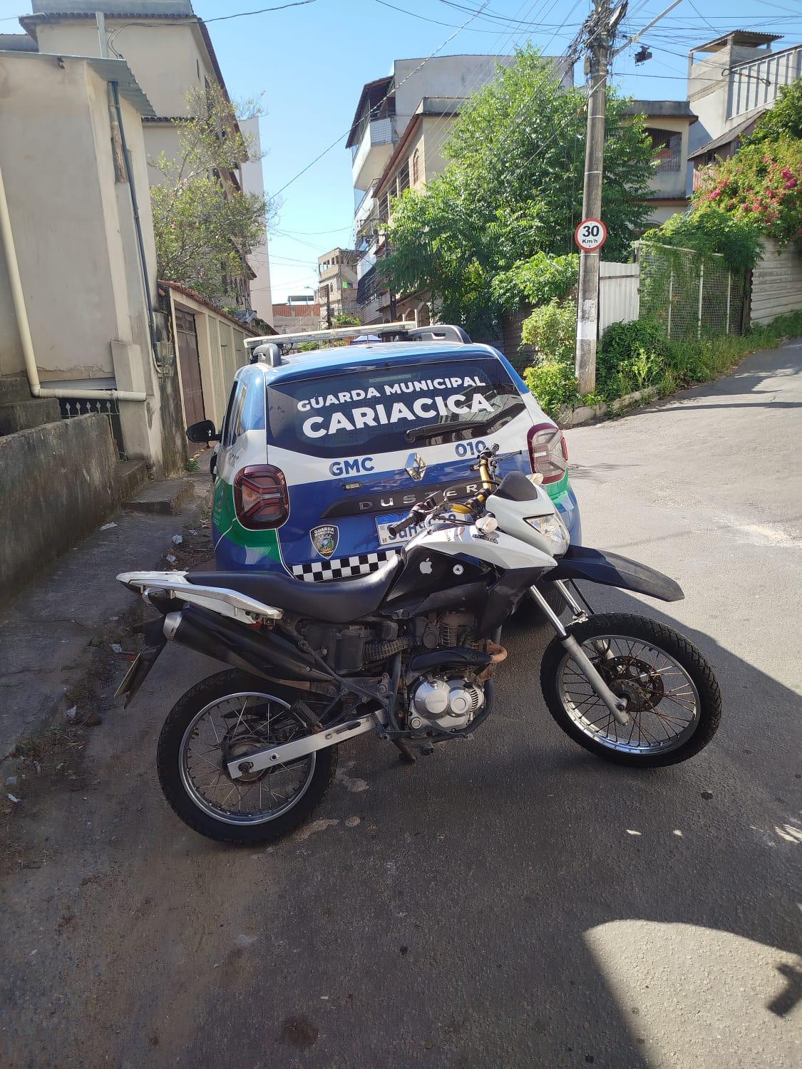 Moto furtada é encontrada escondida em quintal de residência em Campo Grande