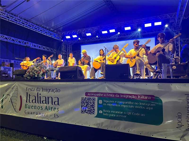 Orquestra de Alfredo Chaves emociona público em tradicional Festa Italiana de Guarapari