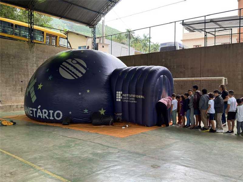 Planetário móvel do Ifes leva viagem pelo universo a estudantes de Alfredo Chaves