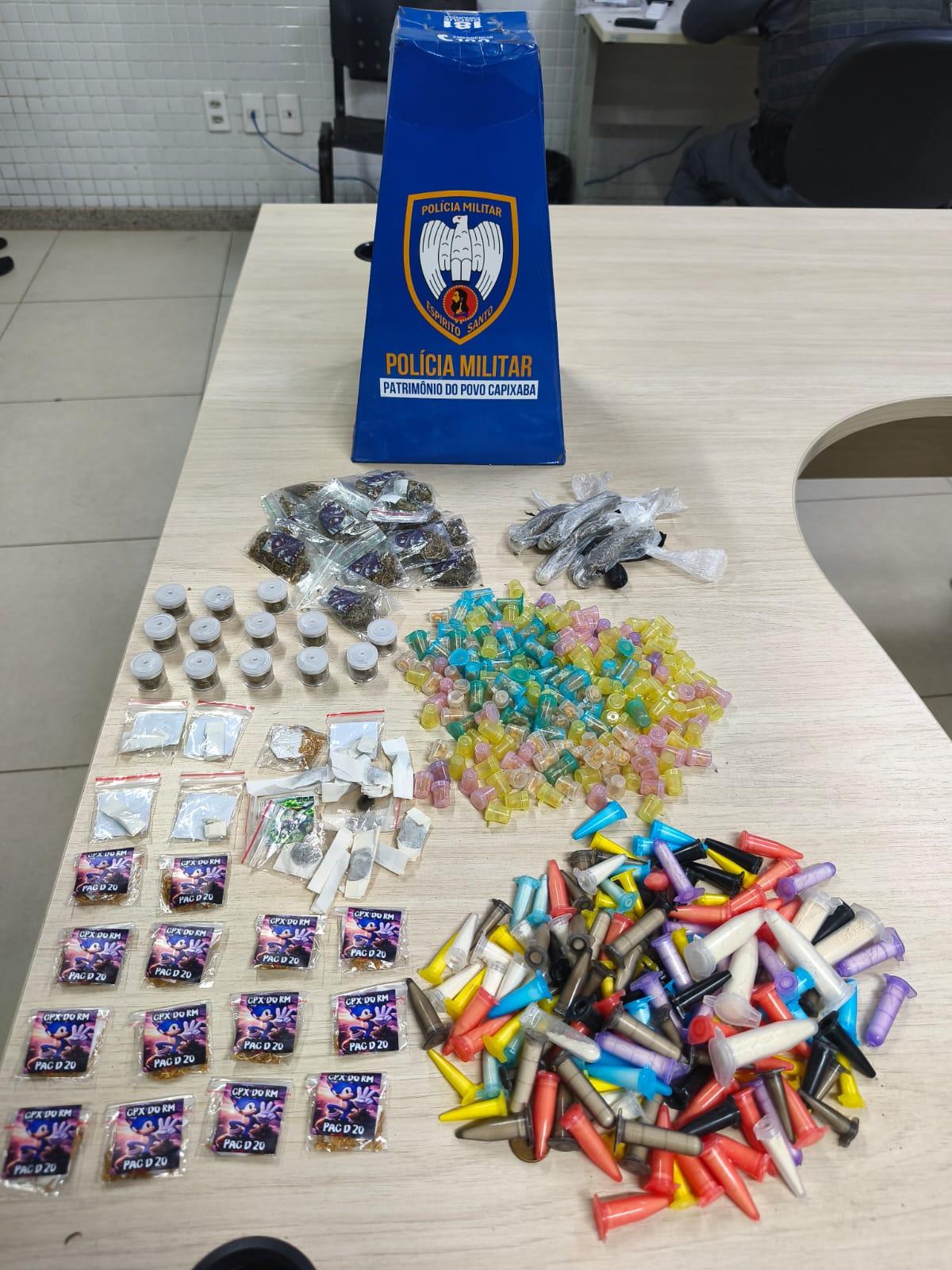 PM apreende drogas após suspeitos fugirem durante patrulhamento em Cariacica