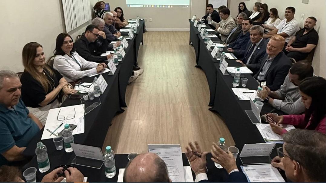 O encontro aconteceu no Champagnat Praia Hotel, na Praia da Costa, em Vila Velha, tendo como anfitrião Luiz Carlos Ridolphi, da Associação Comercial de Vila Velha (ACE Vila Velha). Foto: Divulgação