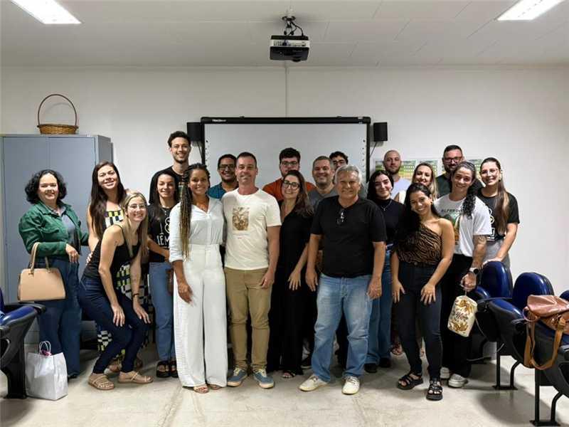 Prefeitura de Alfredo Chaves debate fortalecimento da comunicação pública com agentes das secretarias
