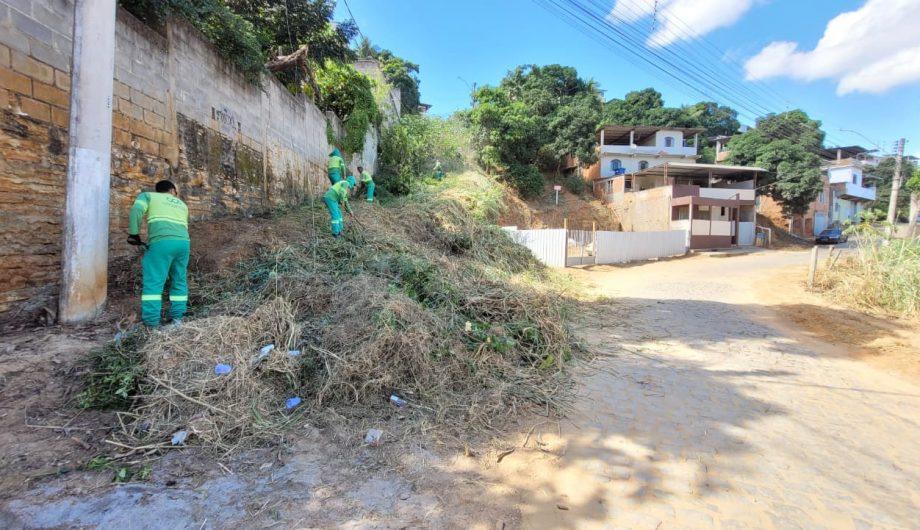 Prefeitura intensifica limpeza e capina no bairro Monte Cristo em Cachoeiro
