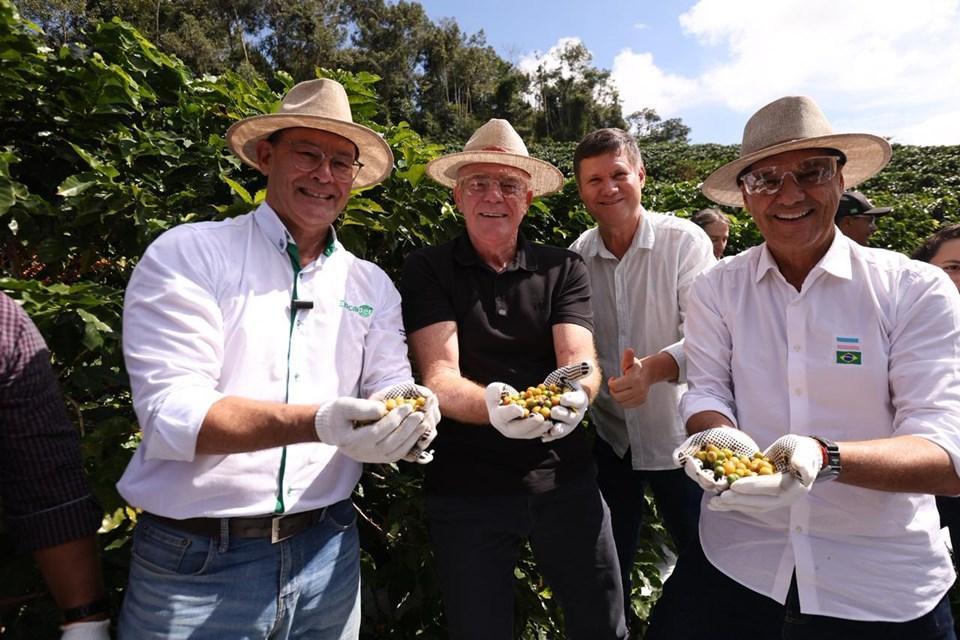 Ricardo Ferraço participa da abertura oficial da colheita do café arábica no Caparaó capixaba