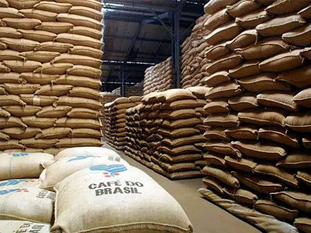 Tarifa dos EUA derruba exportações de café solúvel capixaba e pressiona cadeia do conilon