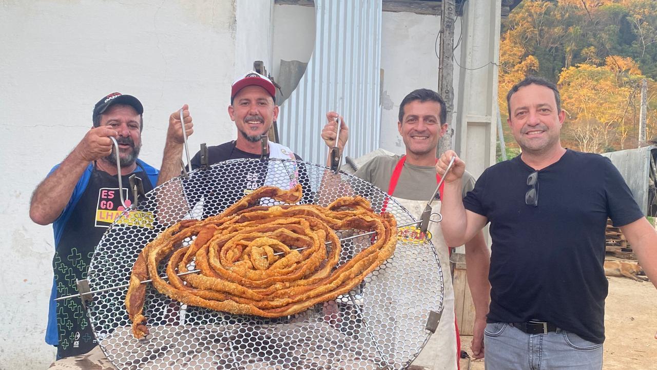 Torresmo gigante e shows nacionais em Vargem Alta
