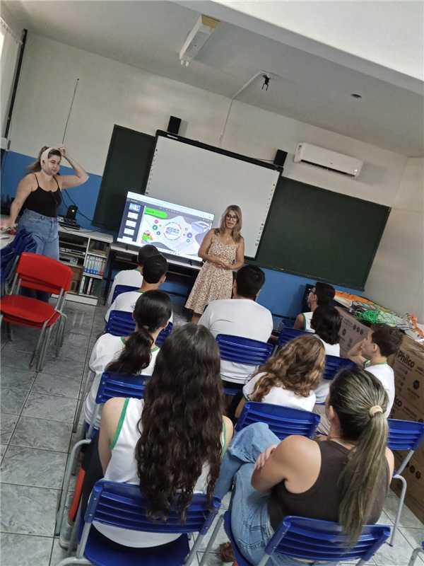 Alunos de Alfredo Chaves participam de projeto que leva tecnologia e inovação às escolas municipais